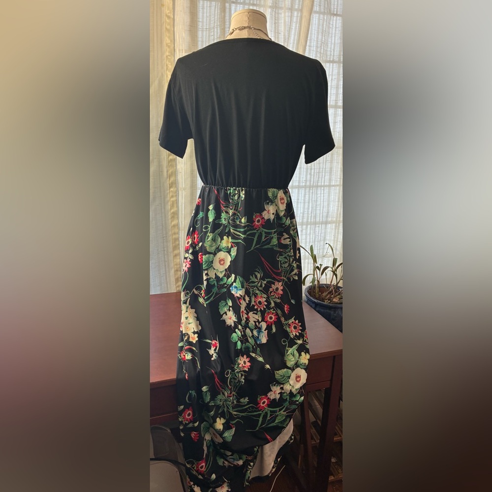 Black Floral Maxi Dress with Scoop Neck - Picture 4 of 7